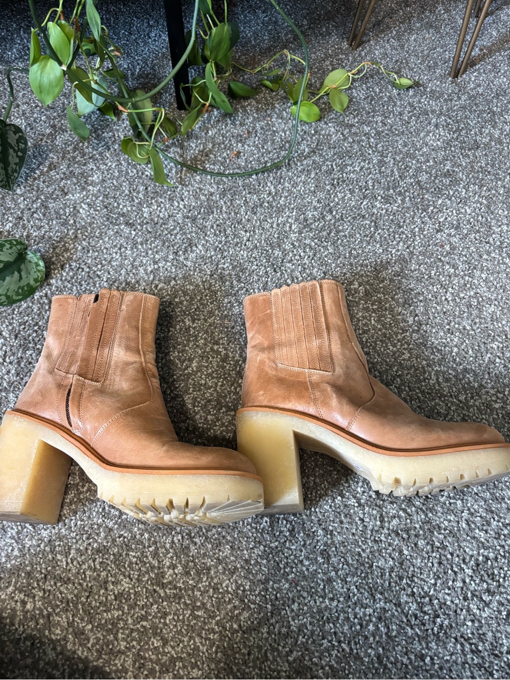 Free People James Chelsea Boots in Tan | Size 38 - Picture 9 of 9